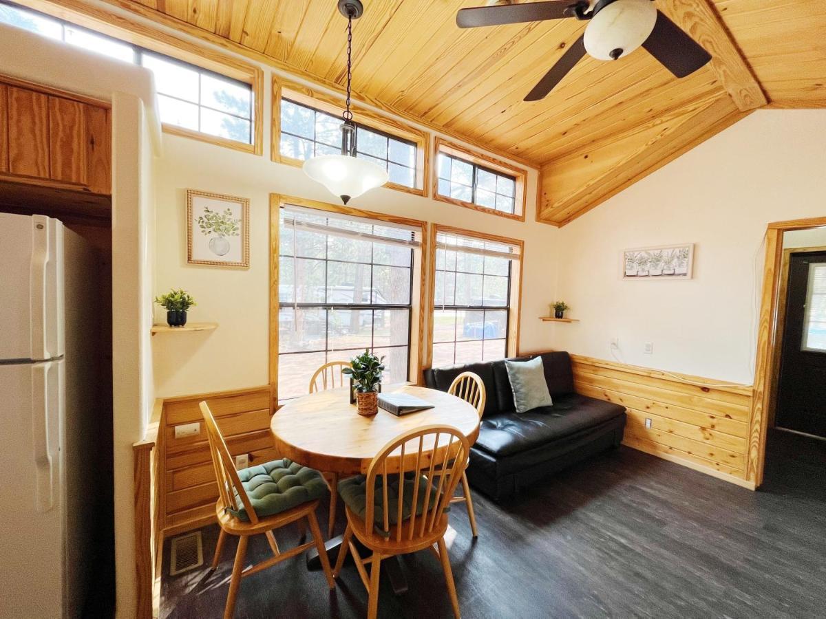 Sally'S Cabin Is A Quaint Two Bedroom Tiny Home Woodland Park Exteriér fotografie
