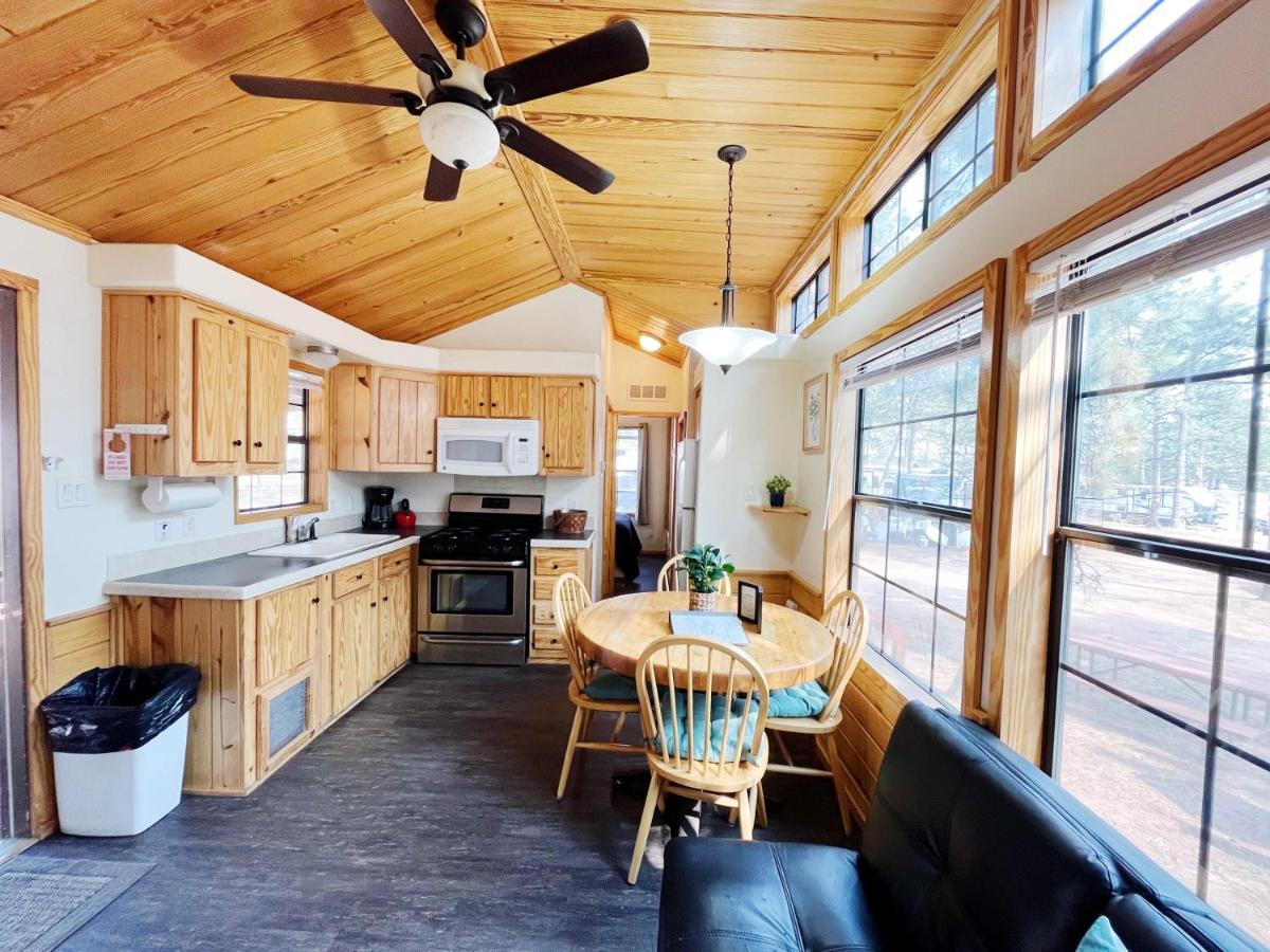 Sally'S Cabin Is A Quaint Two Bedroom Tiny Home Woodland Park Exteriér fotografie